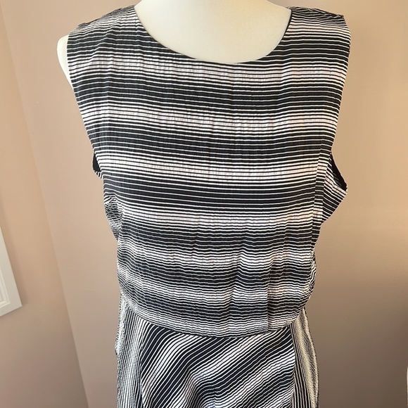 vince Camuto l NWT Sleeveless Dress - Picture 2 of 7